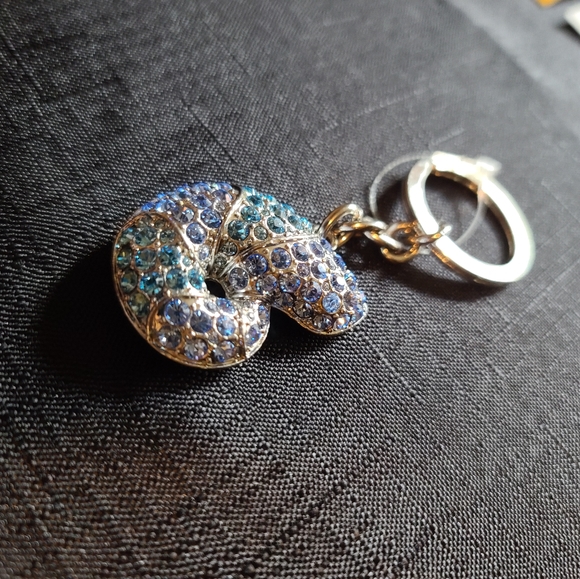 Crystal Sea Shell Keychain - Picture 2 of 2